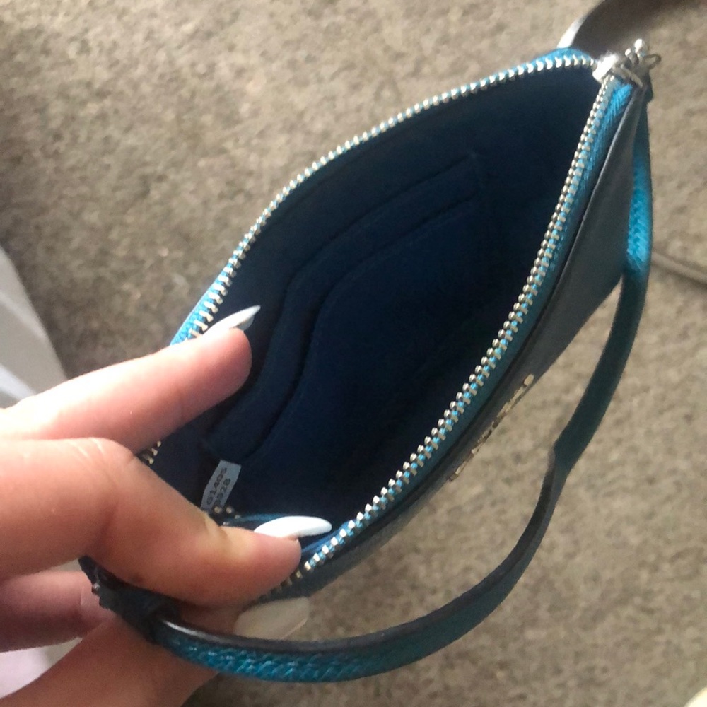 Coach wristlet - Picture 3 of 3
